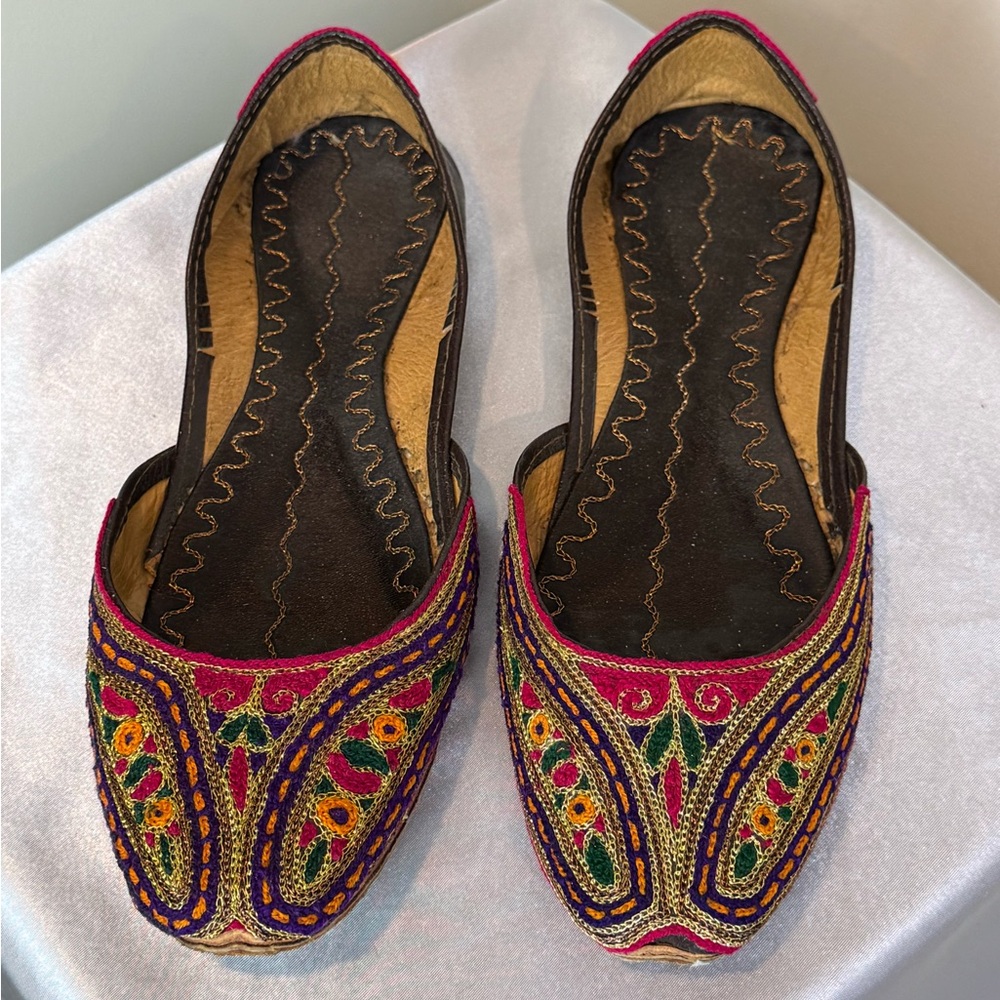 Punjabi Juttis / Khussa / Mojari | Vibrant Embroidered Leather Flats | sz 7–7.5